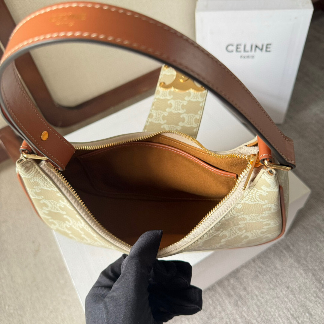 Celine Unterarmtasche Größe: 19,5 x 14 x 7,5 cm