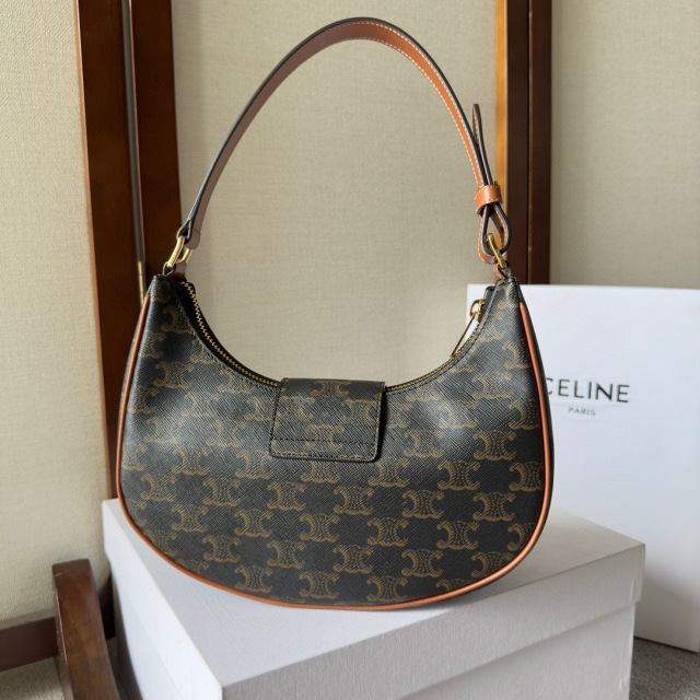 Celine腋下包尺寸：19.5*14*7.5cm