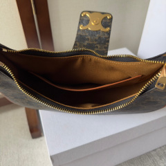 Celine腋下包尺寸：19.5*14*7.5cm