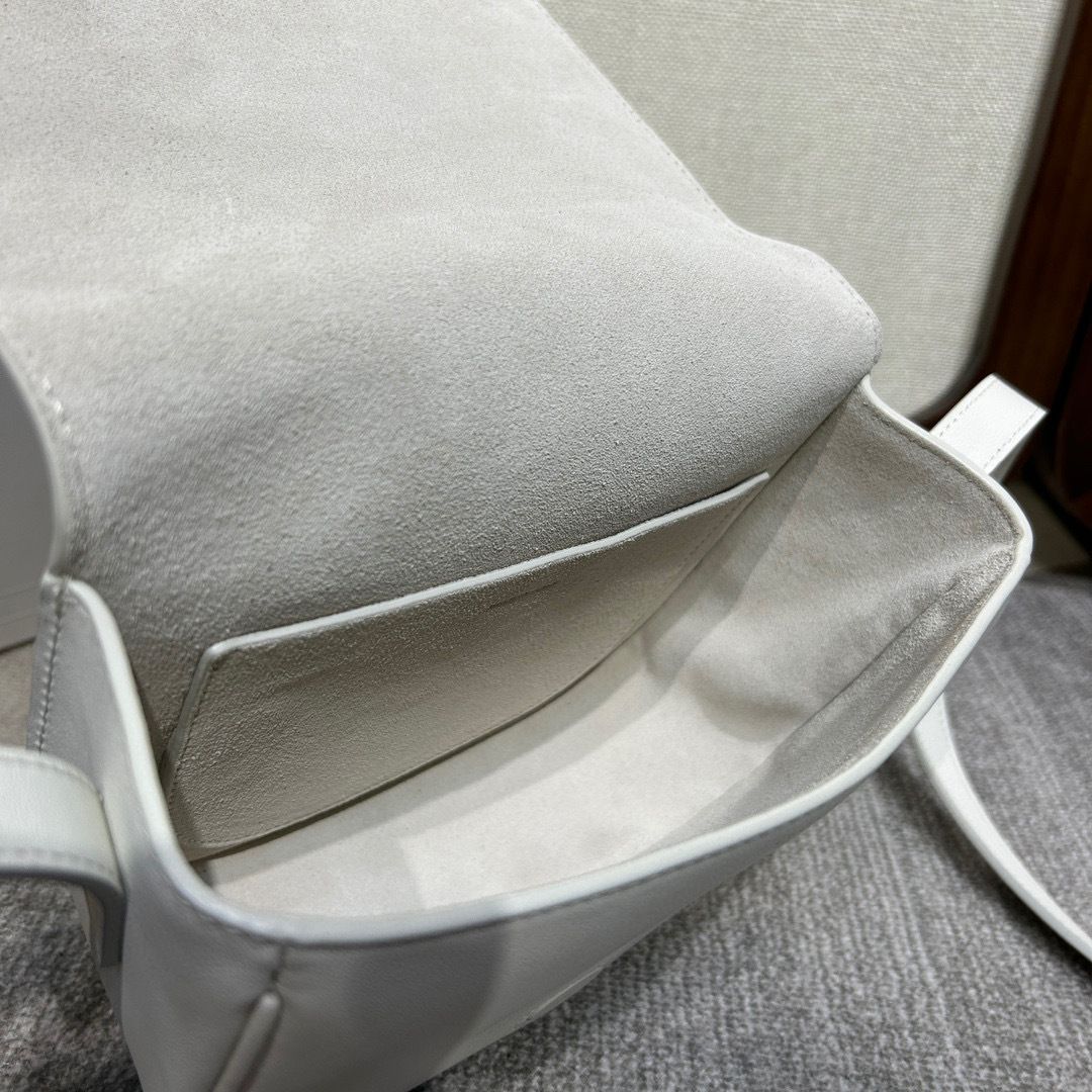 Celine  Single shoulder bag Size：18*5*17*7cm