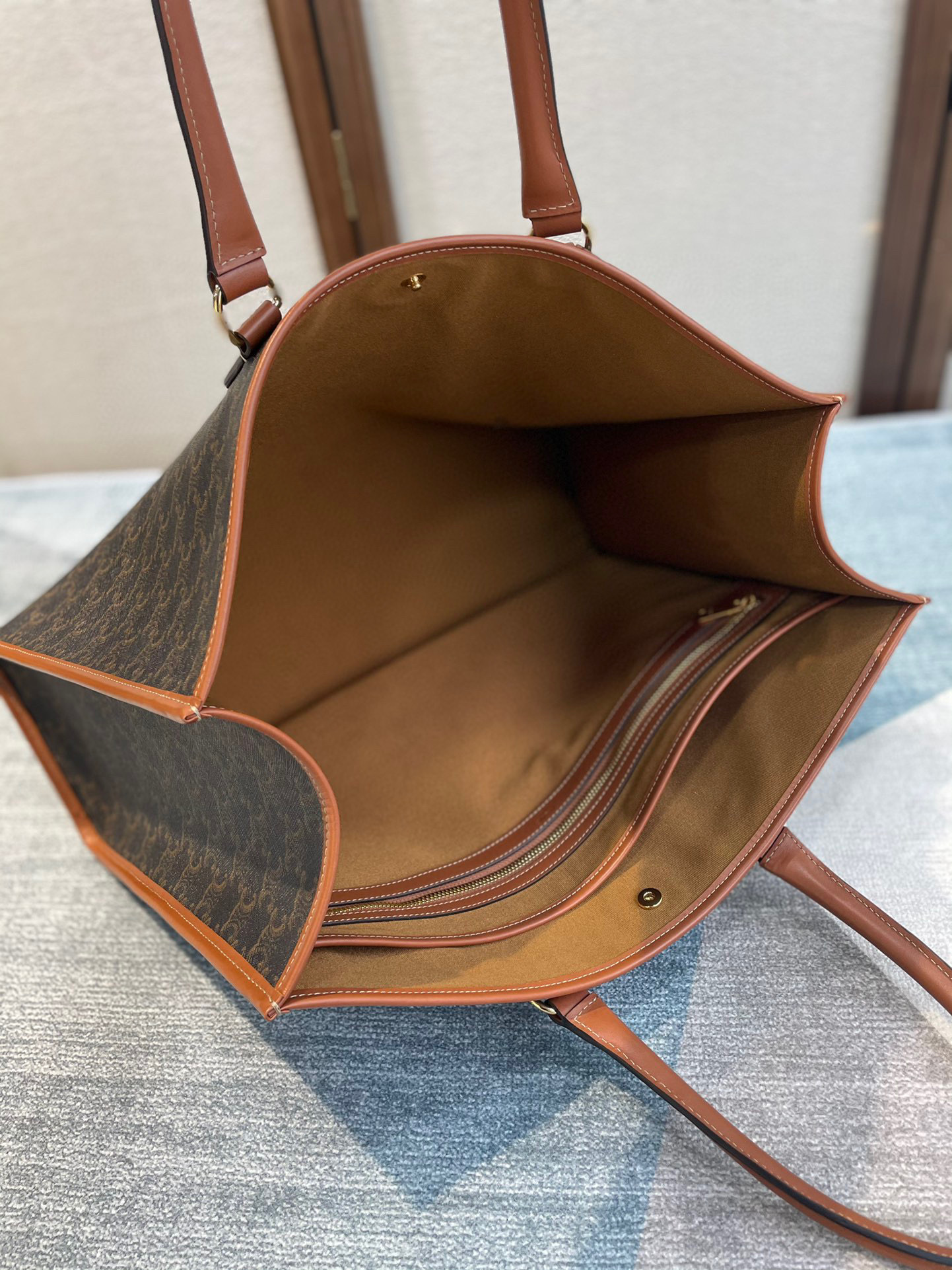 Beg beli-belah Celine Saiz：34*12.5*23cm
