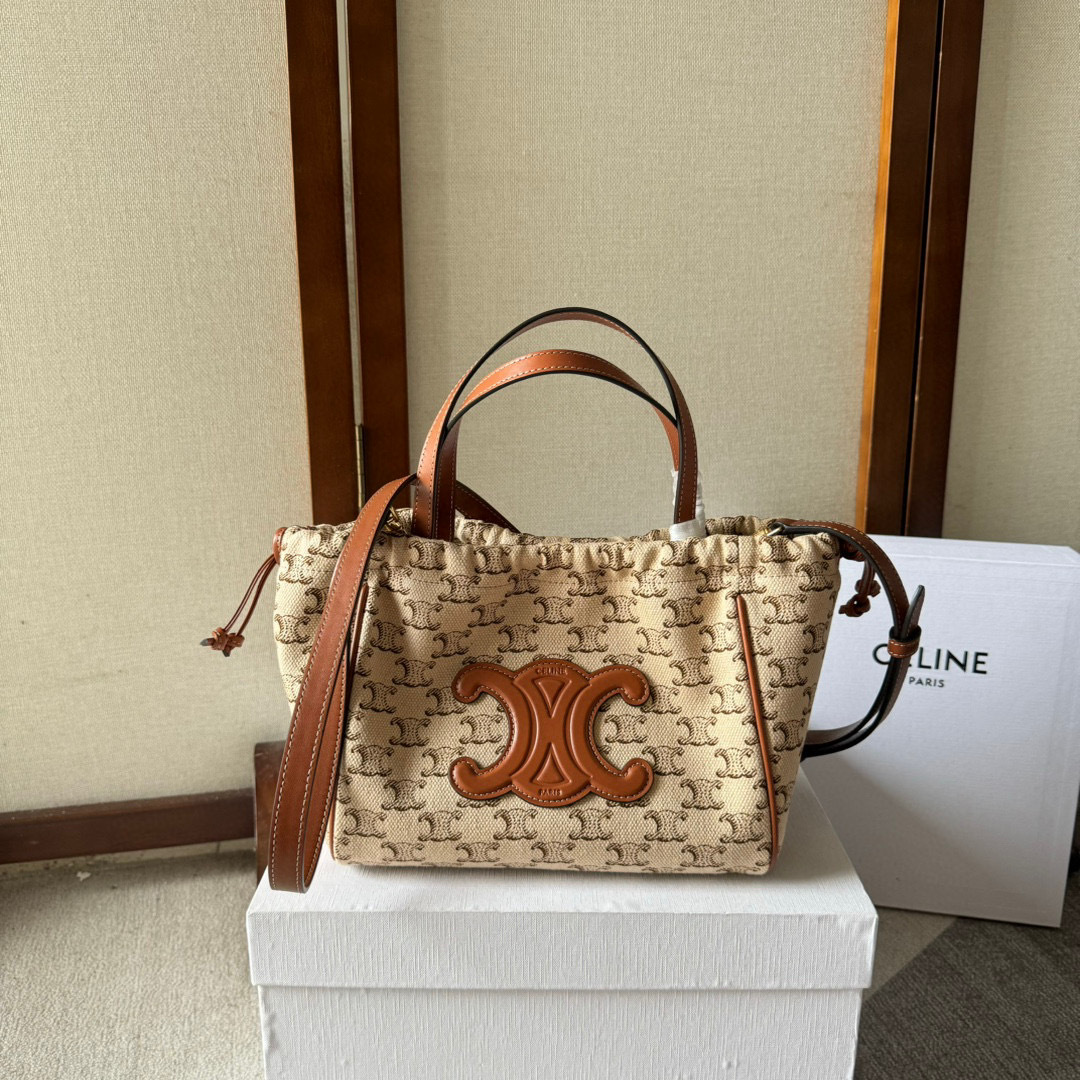 Celine 手拿包 尺寸：22*17*15cm