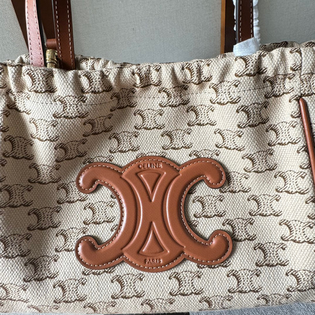 Celine 手拿包 尺寸：22*17*15cm