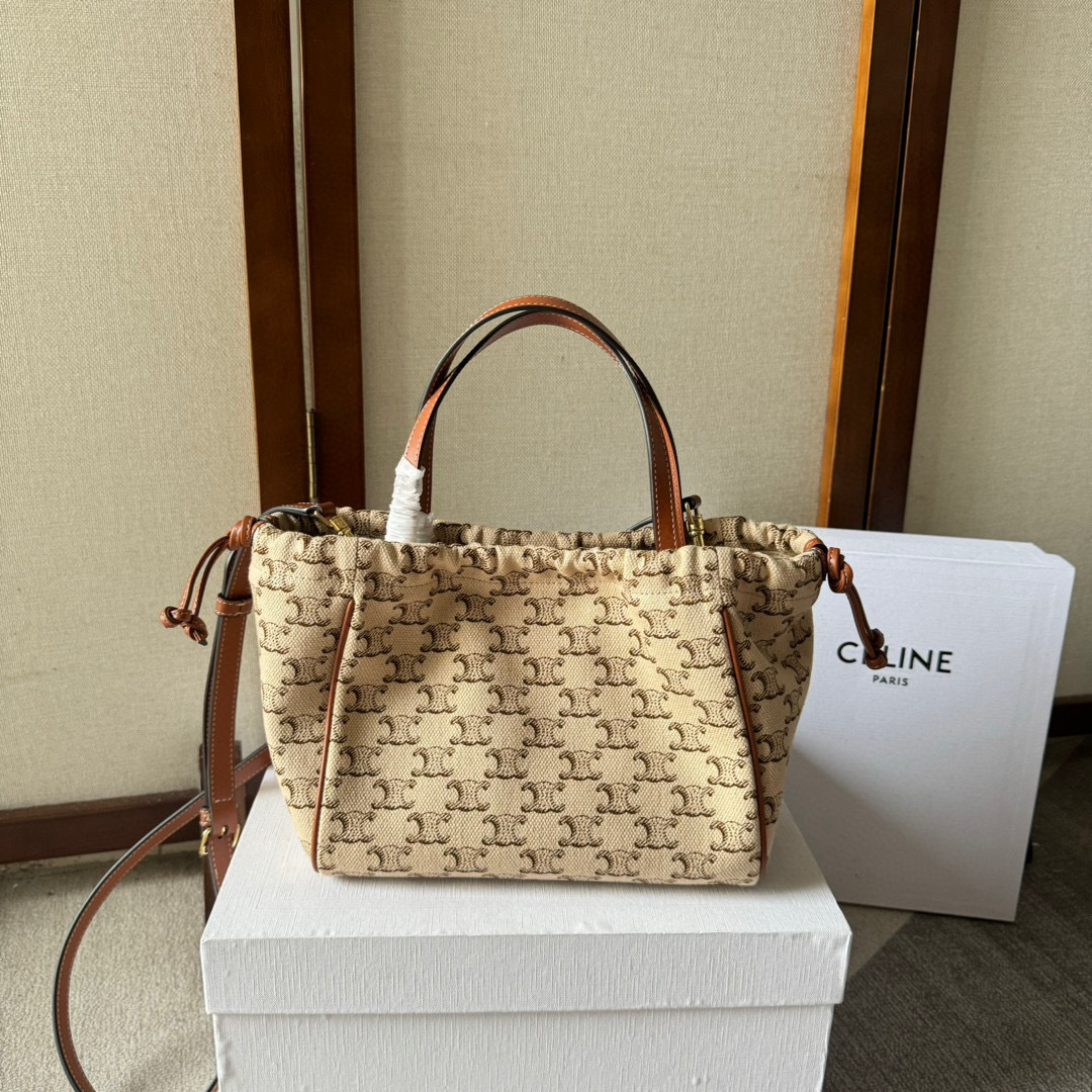 Celine 手拿包 尺寸：22*17*15cm