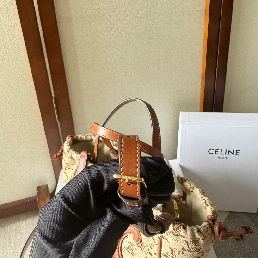 Celine 手拿包 尺寸：22*17*15cm