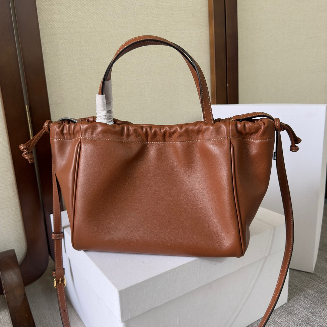Saiz beg tangan Celine：22*17*15sm
