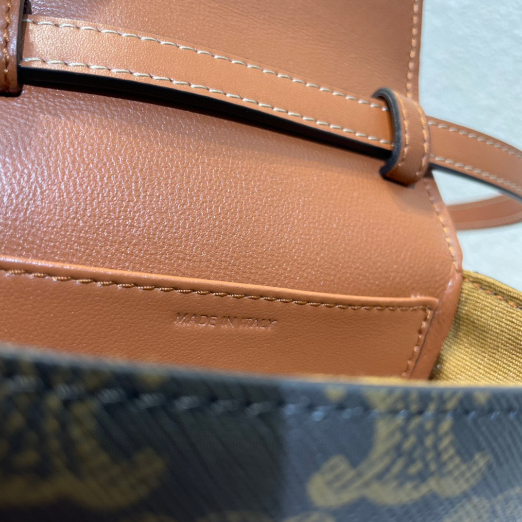 Celine Single shoulder bag  Size：11*4*8cm