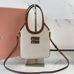 Beg tangan Miumiu Saiz：20*24*3cm