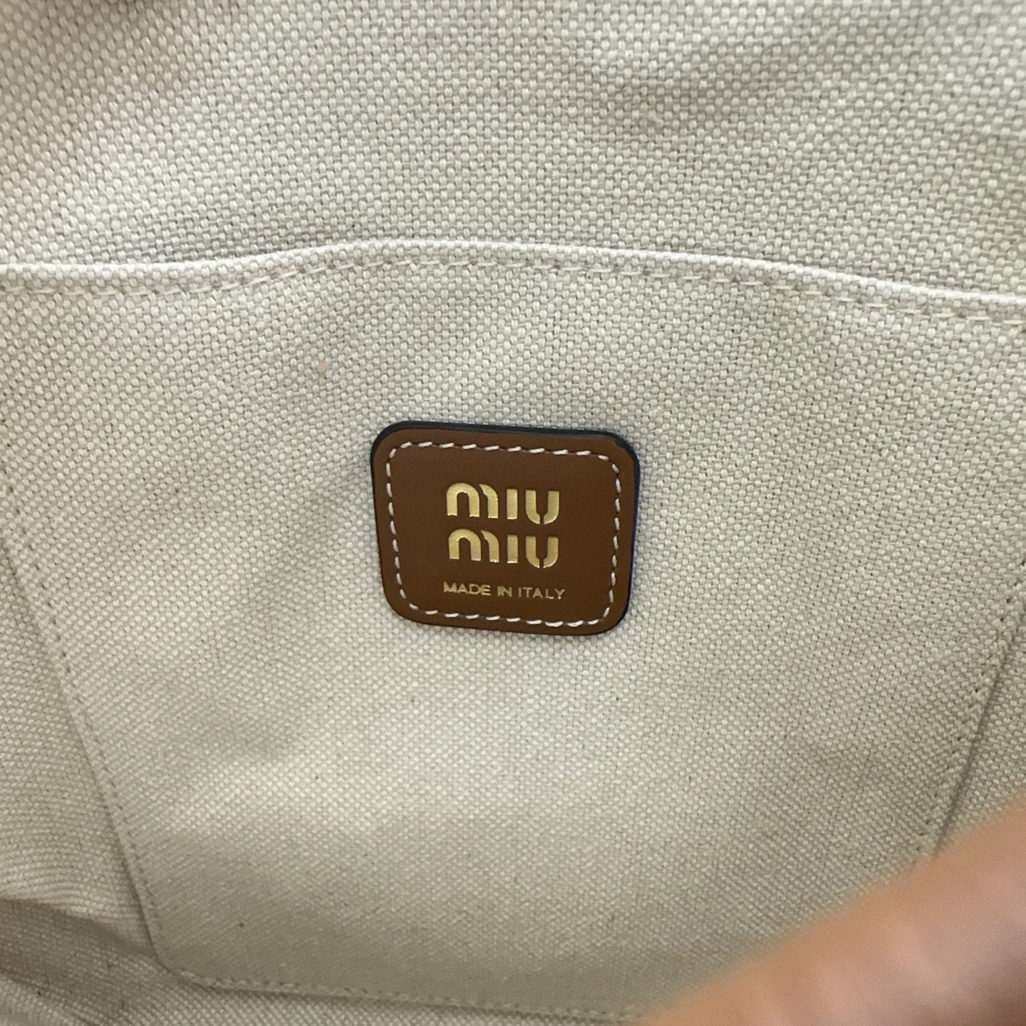 Beg tangan Miumiu Saiz：20*24*3cm