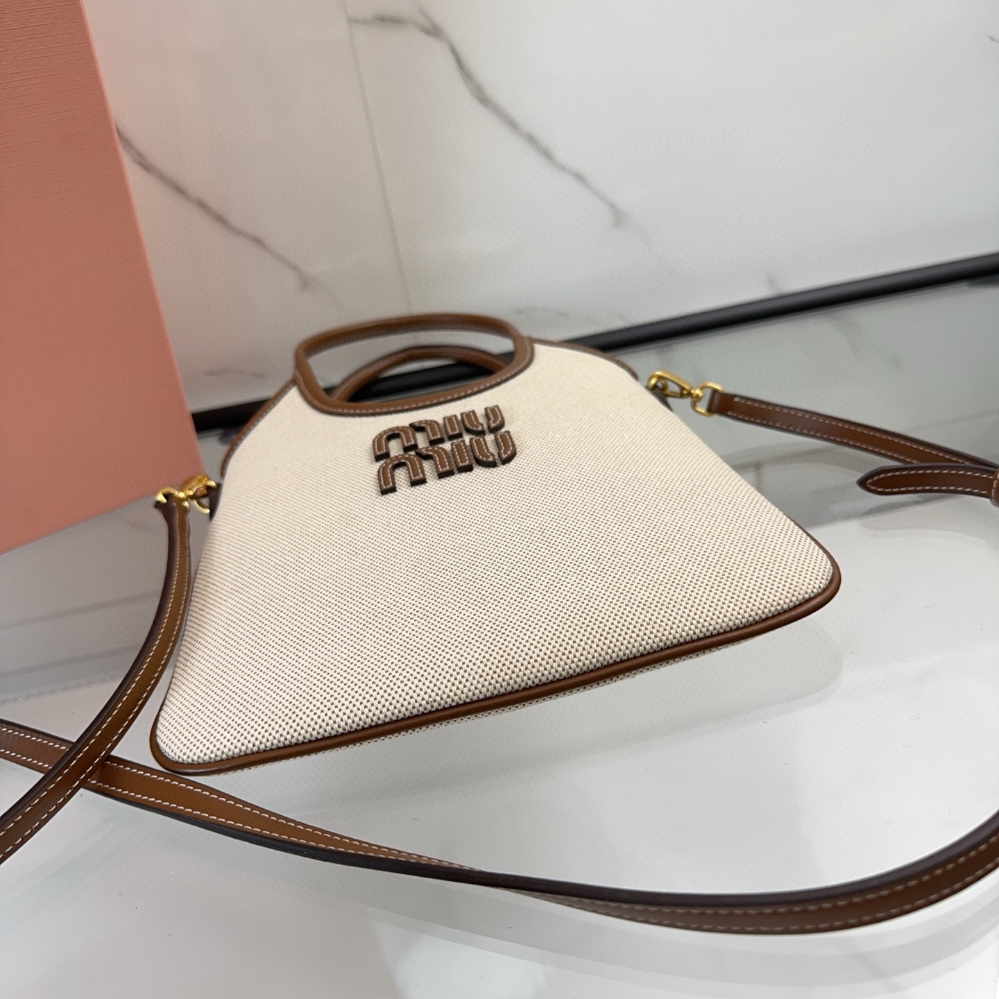Beg tangan Miumiu Saiz：20*24*3cm