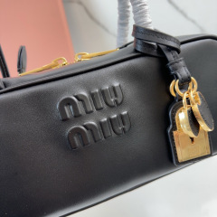 Borsa a mano Miumiu Dimensioni: 28*12*8cm