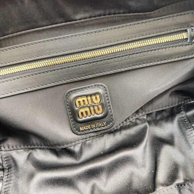 Borsa a mano Miumiu Dimensioni: 28*12*8cm