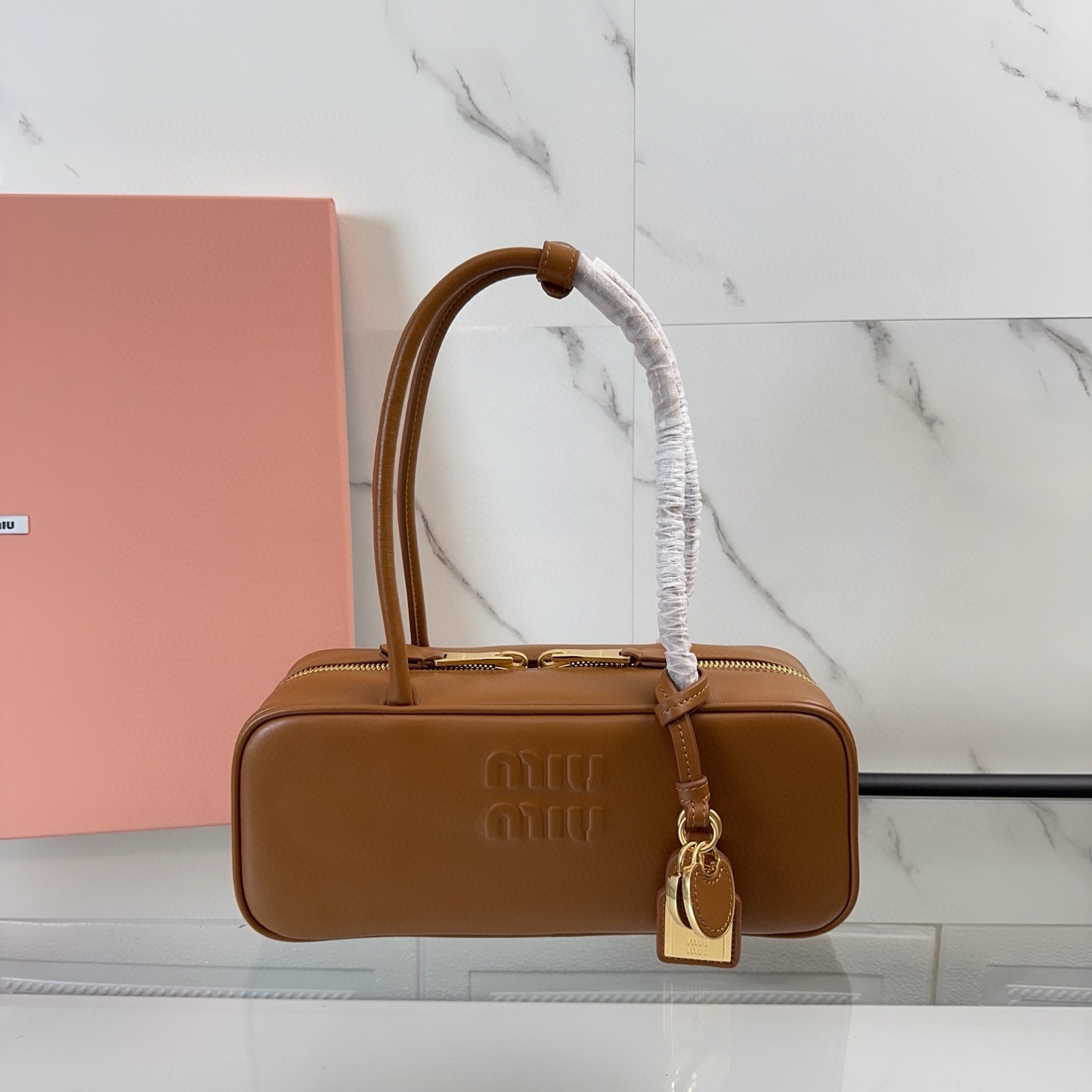 Beg tangan Miumiu Saiz：28*12*8sm