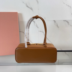 Beg tangan Miumiu Saiz：28*12*8sm
