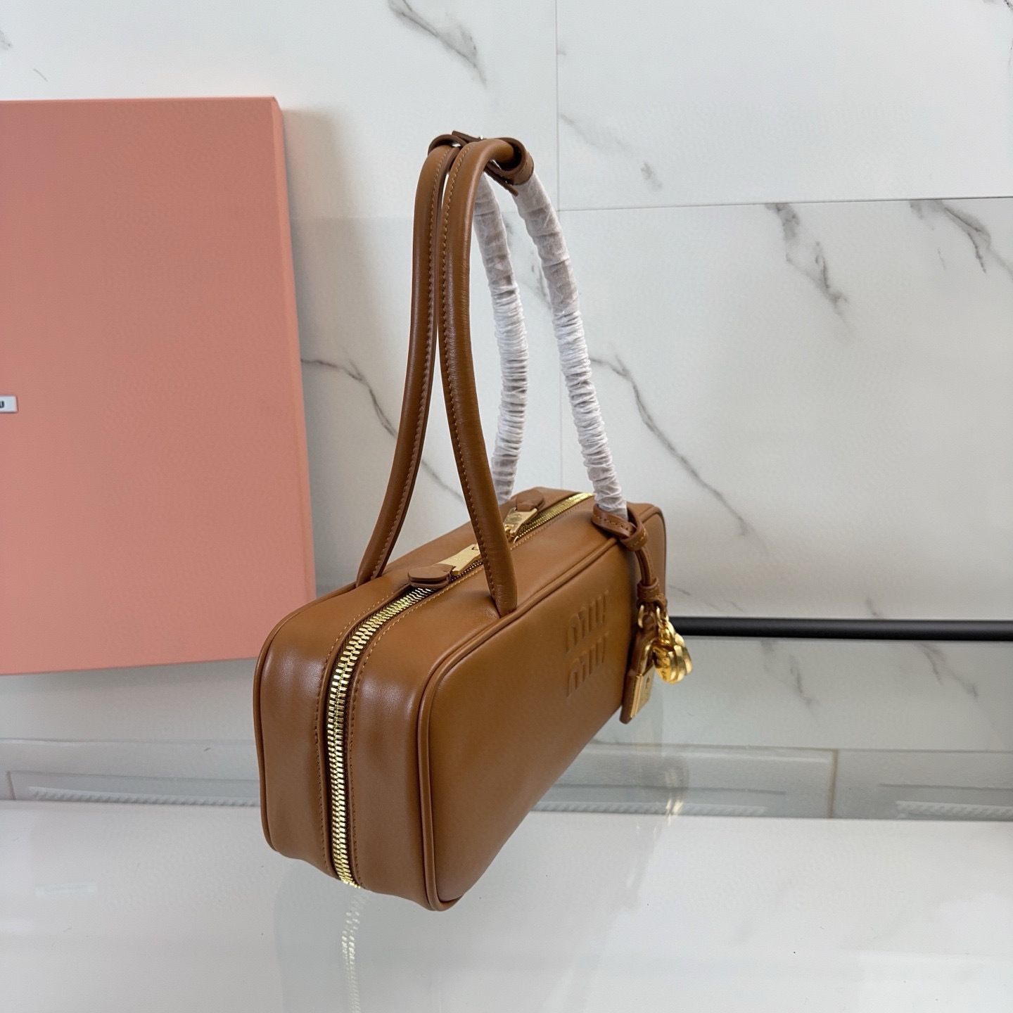Beg tangan Miumiu Saiz：28*12*8sm