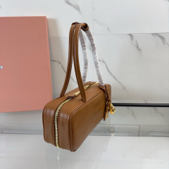 Beg tangan Miumiu Saiz：28*12*8sm