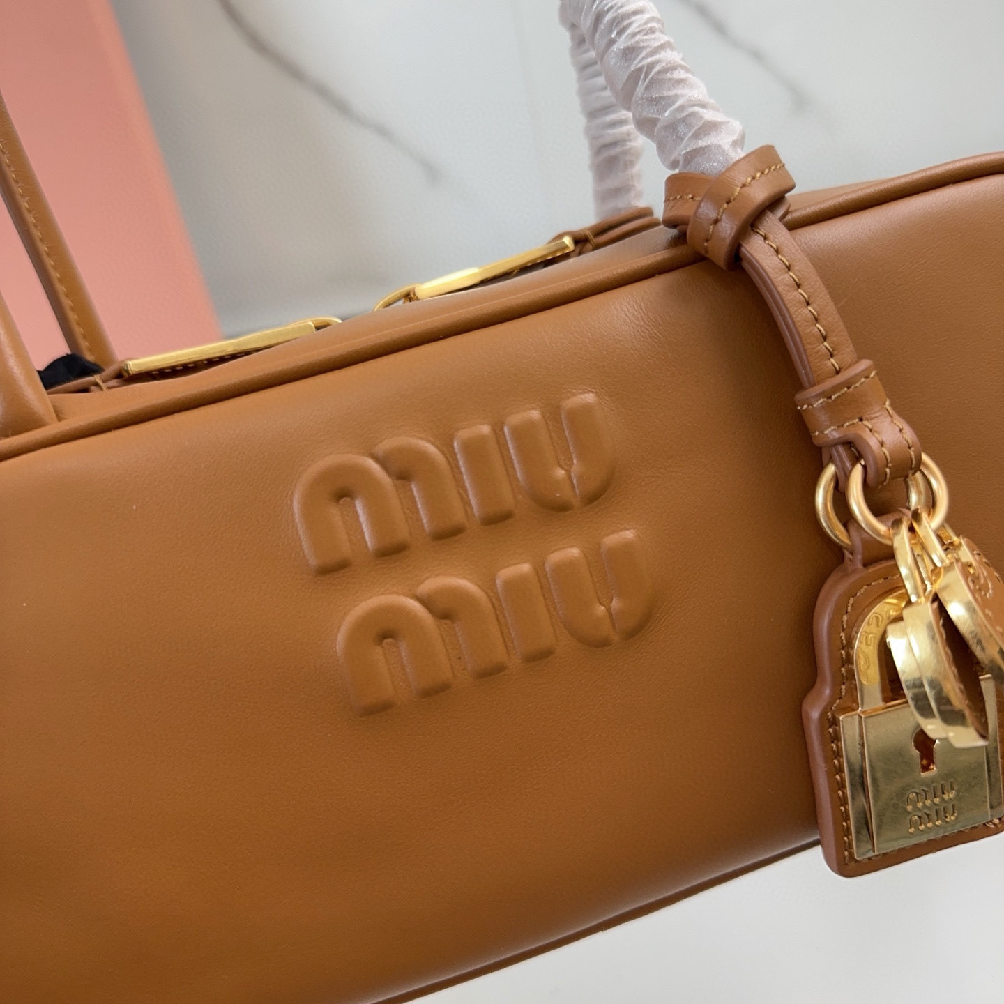 Beg tangan Miumiu Saiz：20*24*3cm