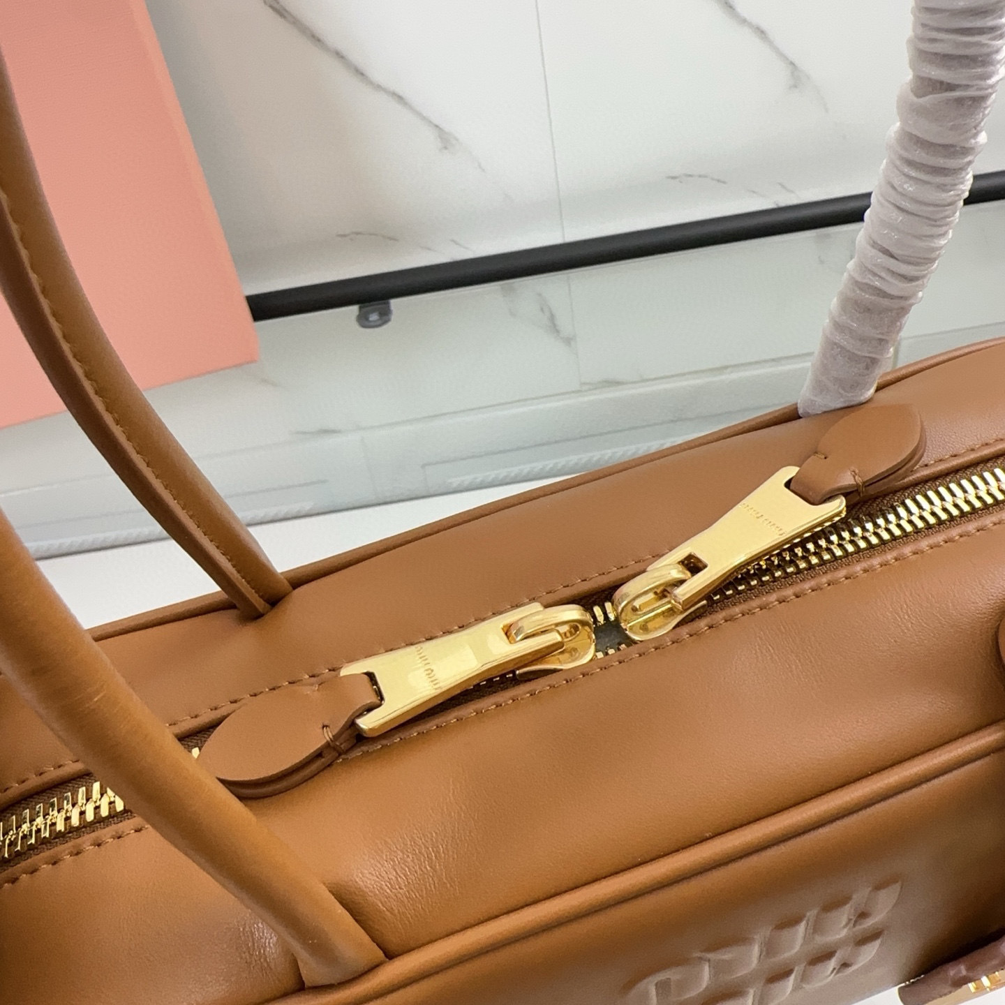 Beg tangan Miumiu Saiz：28*12*8sm