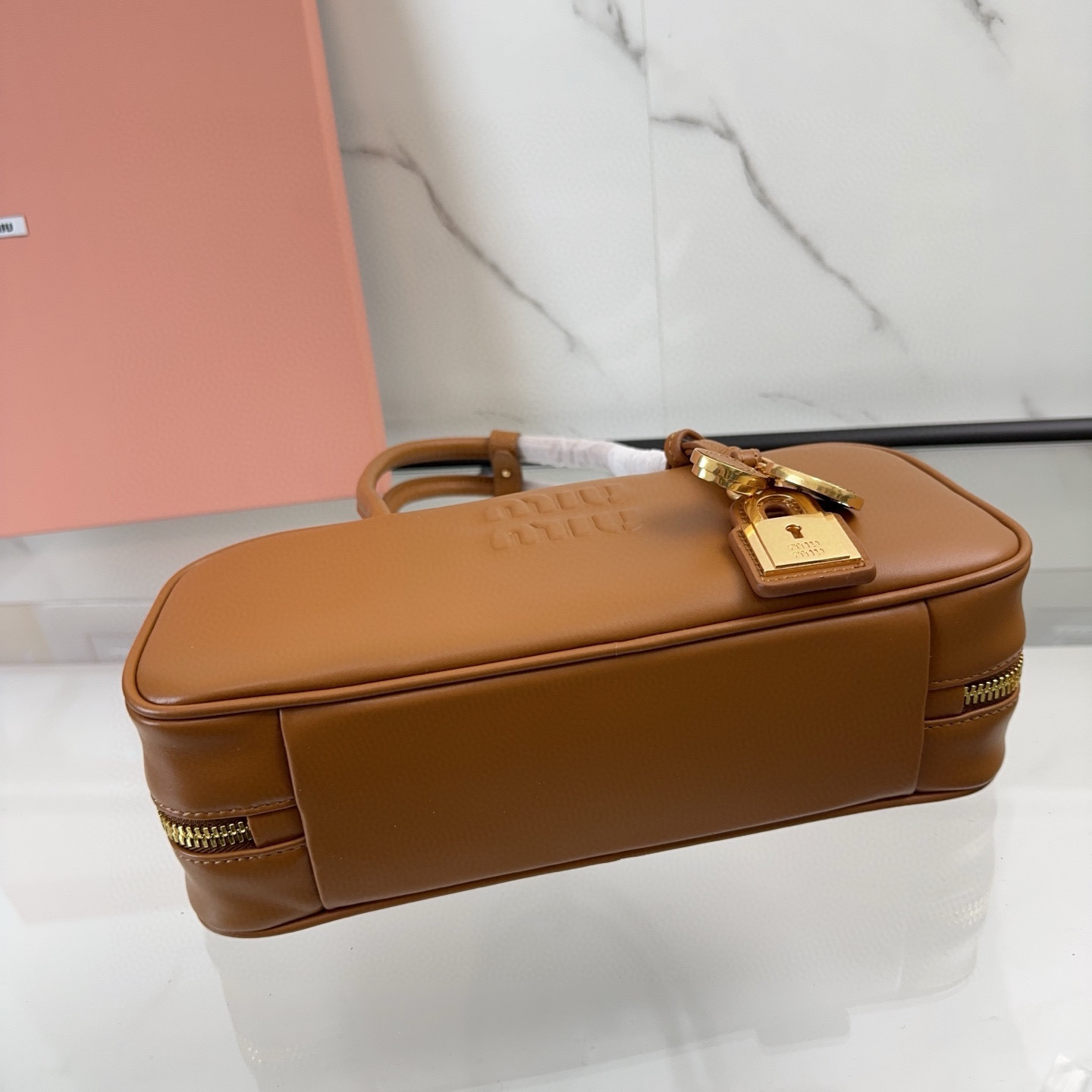 Beg tangan Miumiu Saiz：28*12*8sm