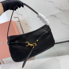 Borsa sottobraccio Miumiu Dimensioni: 33*19*5cm