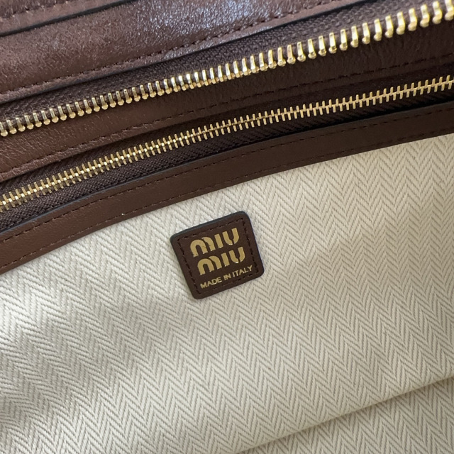 Borsa sottobraccio Miumiu Dimensioni: 33*19*5cm