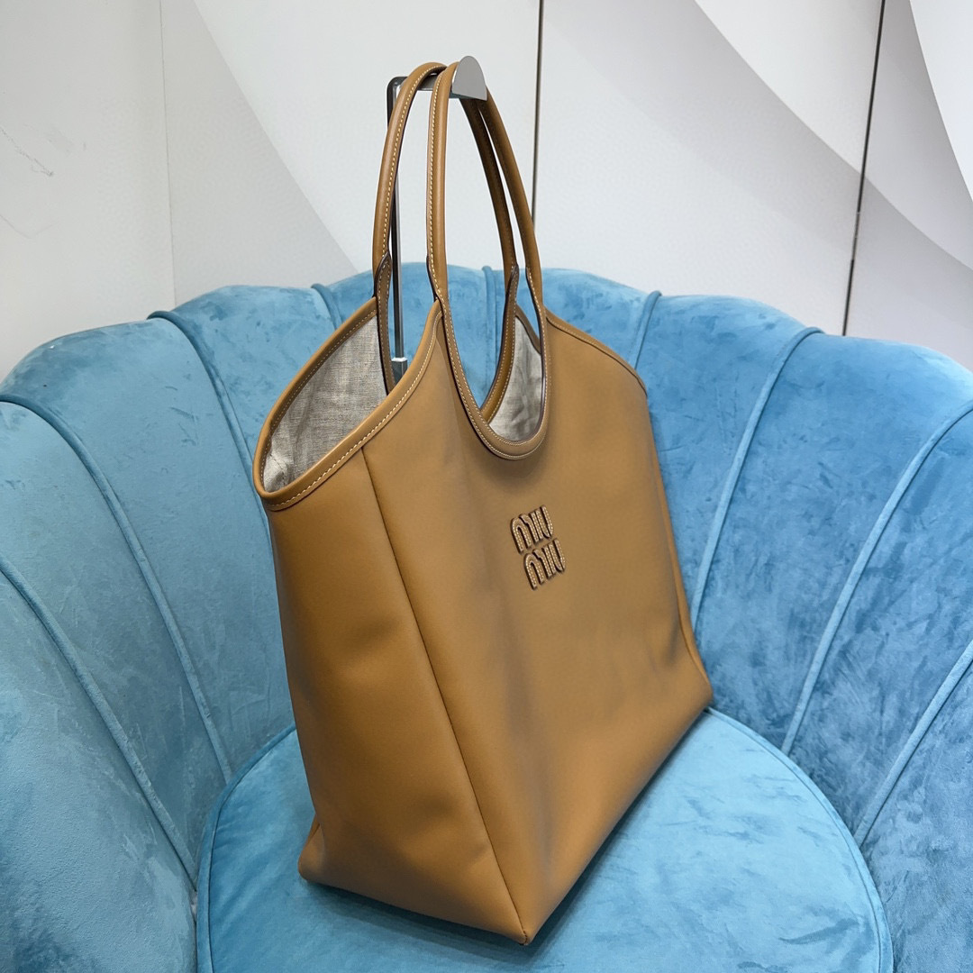 Miumiu shopping bag Size：38*17*30cm