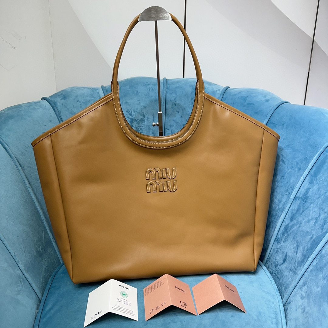 Miumiu shopping bag Size：38*17*30cm