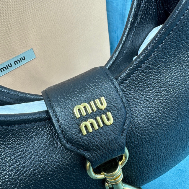 Miumiu Unterarmtasche Größe: 29 x 15 x 4 cm