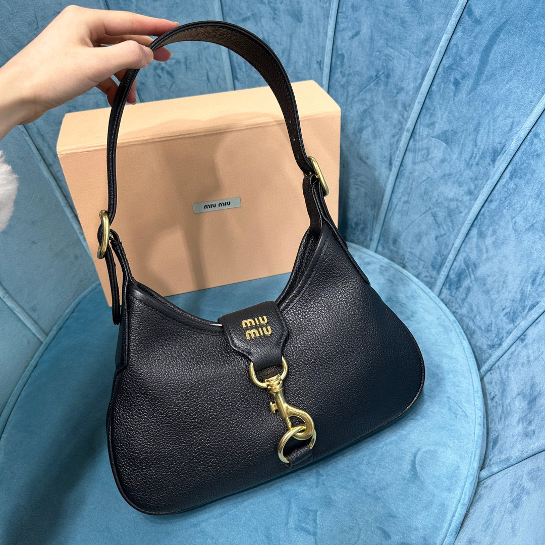 Miumiu Unterarmtasche Größe: 29 x 15 x 4 cm
