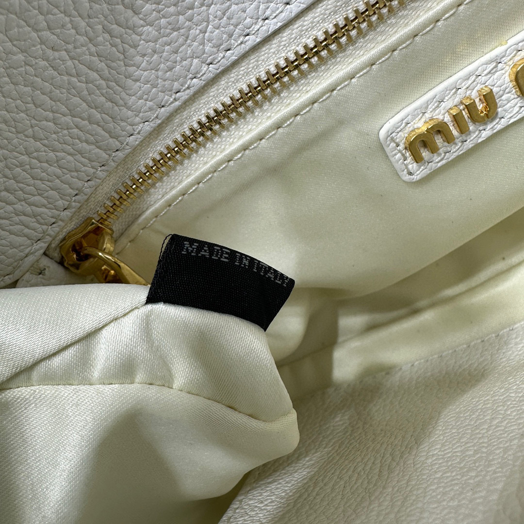 Borsa sottobraccio Miumiu Dimensioni: 29*15*4cm