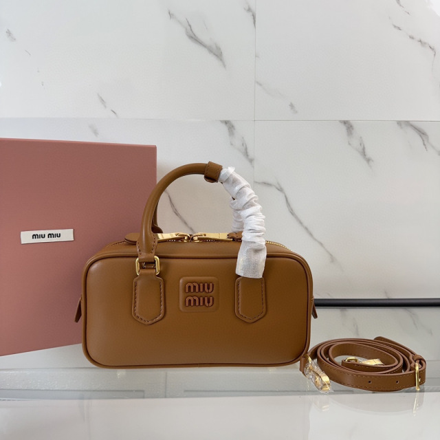 Beg tangan Miumiu Saiz：22*10.5*7.5sm