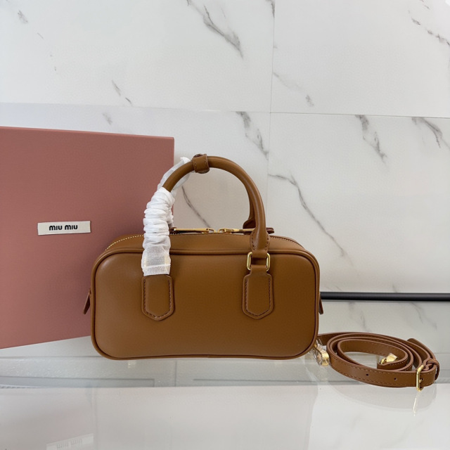 Beg tangan Miumiu Saiz：22*10.5*7.5sm