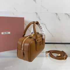 Beg tangan Miumiu Saiz：22*10.5*7.5sm
