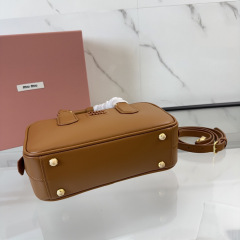 Beg tangan Miumiu Saiz：22*10.5*7.5sm