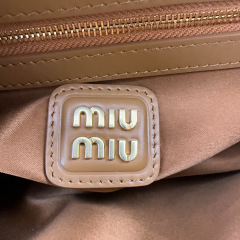 Beg tangan Miumiu Saiz：22*10.5*7.5sm