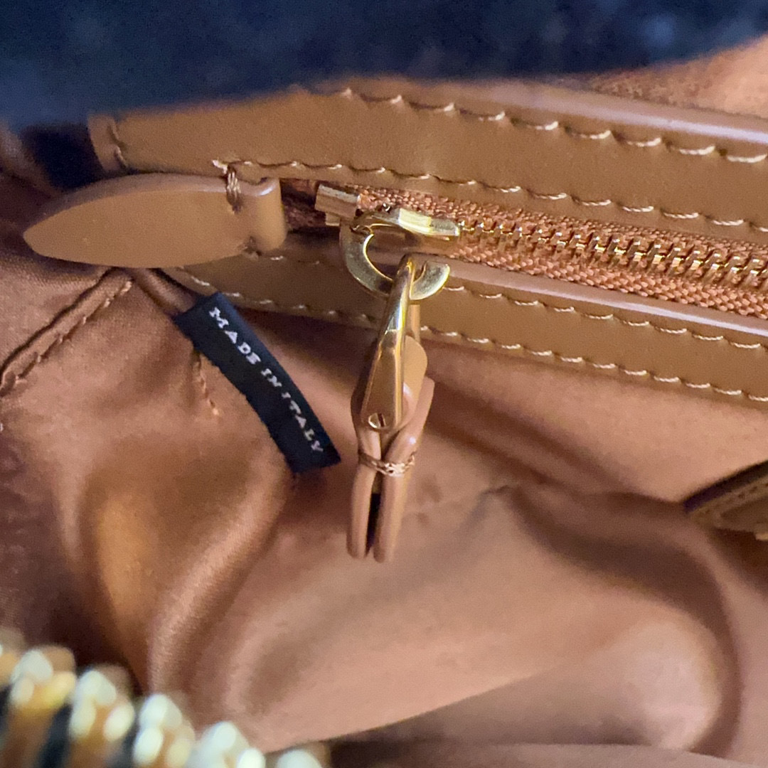 Beg tangan Miumiu Saiz：22*10.5*7.5sm