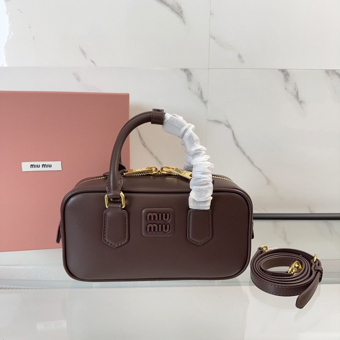 Borsa a mano Miumiu Dimensioni: 22*10.5*7.5cm