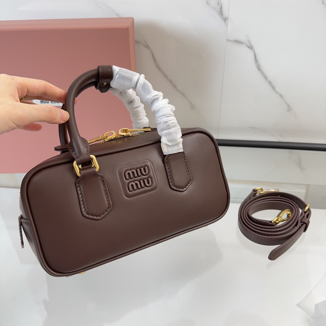 Borsa a mano Miumiu Dimensioni: 22*10.5*7.5cm