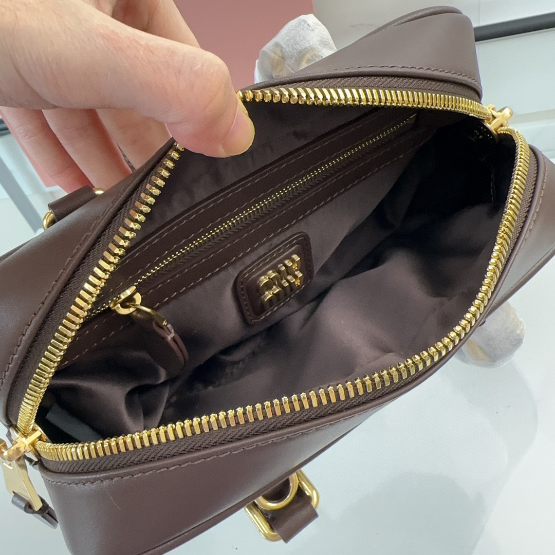 Borsa a mano Miumiu Dimensioni: 22*10.5*7.5cm