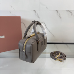 Miumiu Handtasche Größe: 22 * 10,5 * 7,5 cm