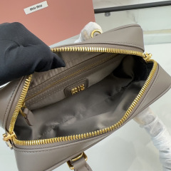 Miumiu Handtasche Größe: 22 * 10,5 * 7,5 cm