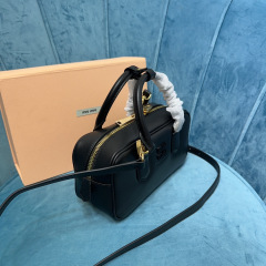 Miumiu Handtasche Größe: 22 * 10,5 * 7,5 cm