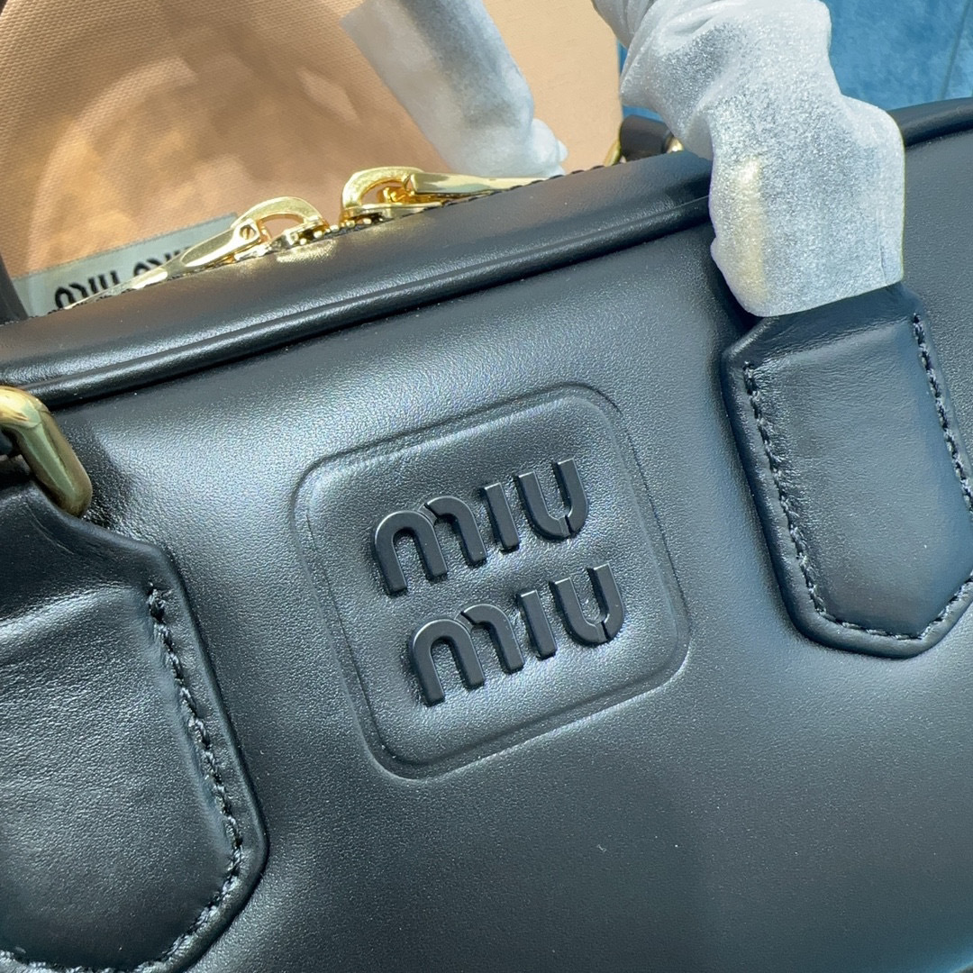 Miumiu Handtasche Größe: 22 * 10,5 * 7,5 cm