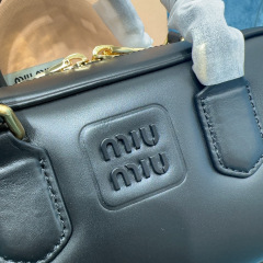 Miumiu Handtasche Größe: 22 * 10,5 * 7,5 cm
