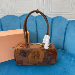 Beg tangan Miumiu Saiz：28*12*9sm