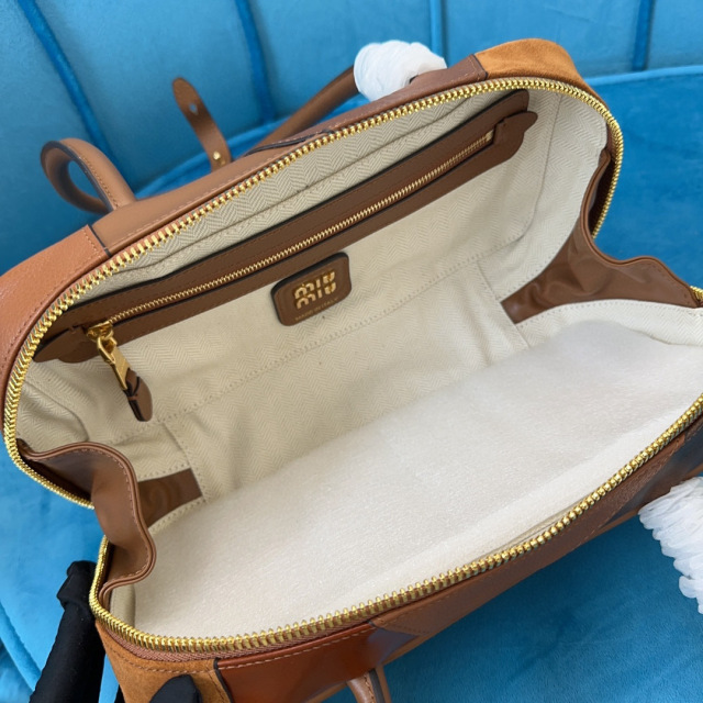 Beg tangan Miumiu Saiz：28*12*9sm