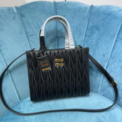 Miumiu Handtasche Größe: 24*20*8cm
