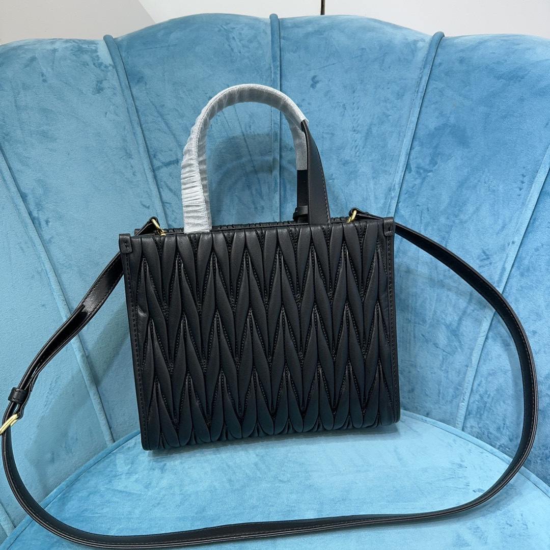 Miumiu Handtasche Größe: 24*20*8cm