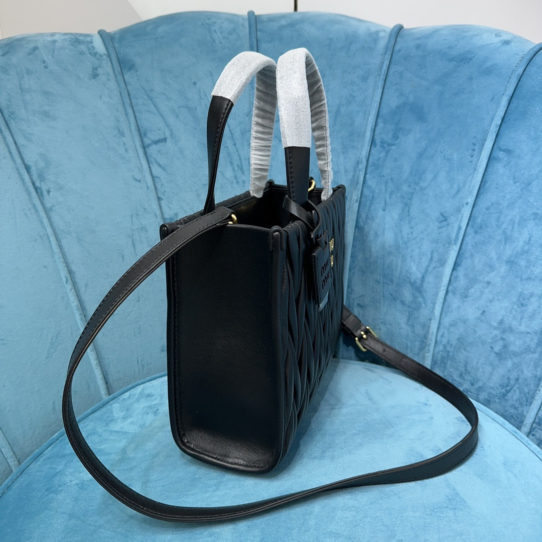 Miumiu Handtasche Größe: 24*20*8cm