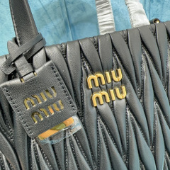 Miumiu Handtasche Größe: 24*20*8cm